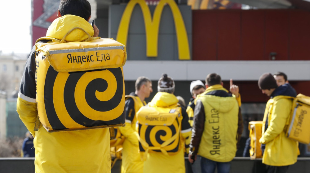    Как дети грабят доставщиков еды