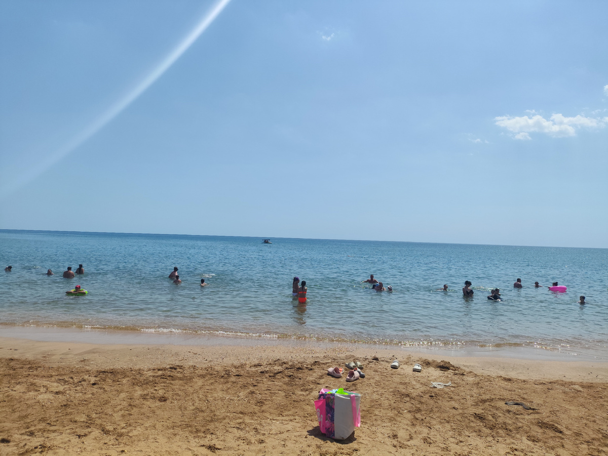 И в воде толпы