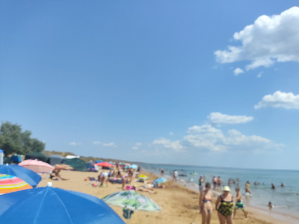 И на берегу. Почему-то мутно получилось...