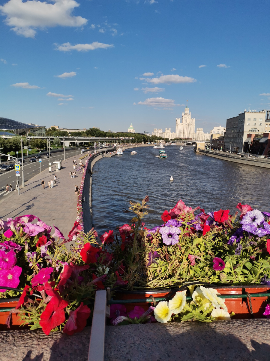 Кто решает, жить или не жить ему (или ей) в Москве?