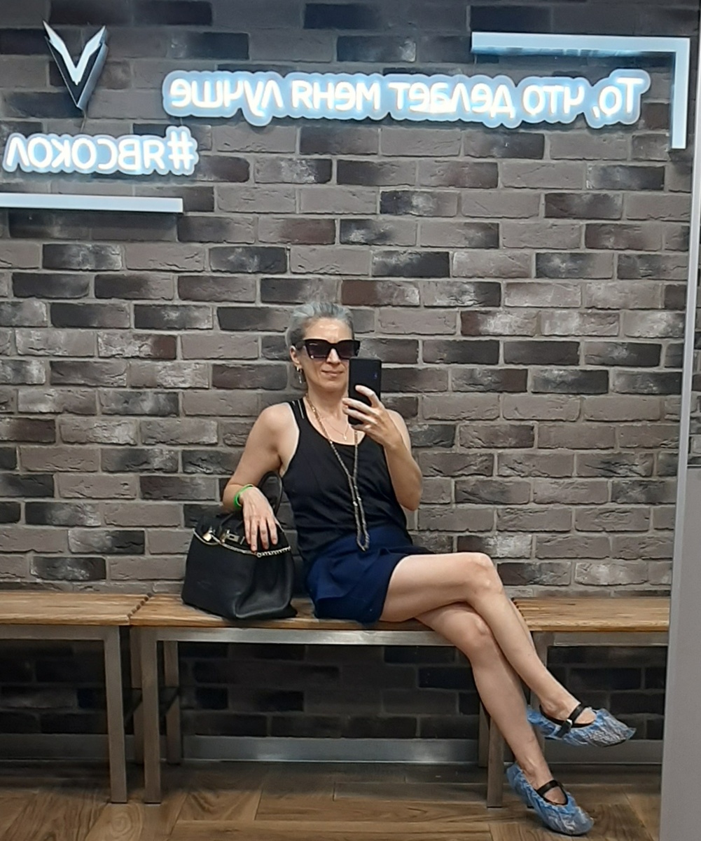 Фото около раздевалки -- вот такая зона отдыха.