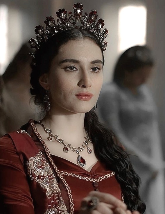 Валиде Турхан.