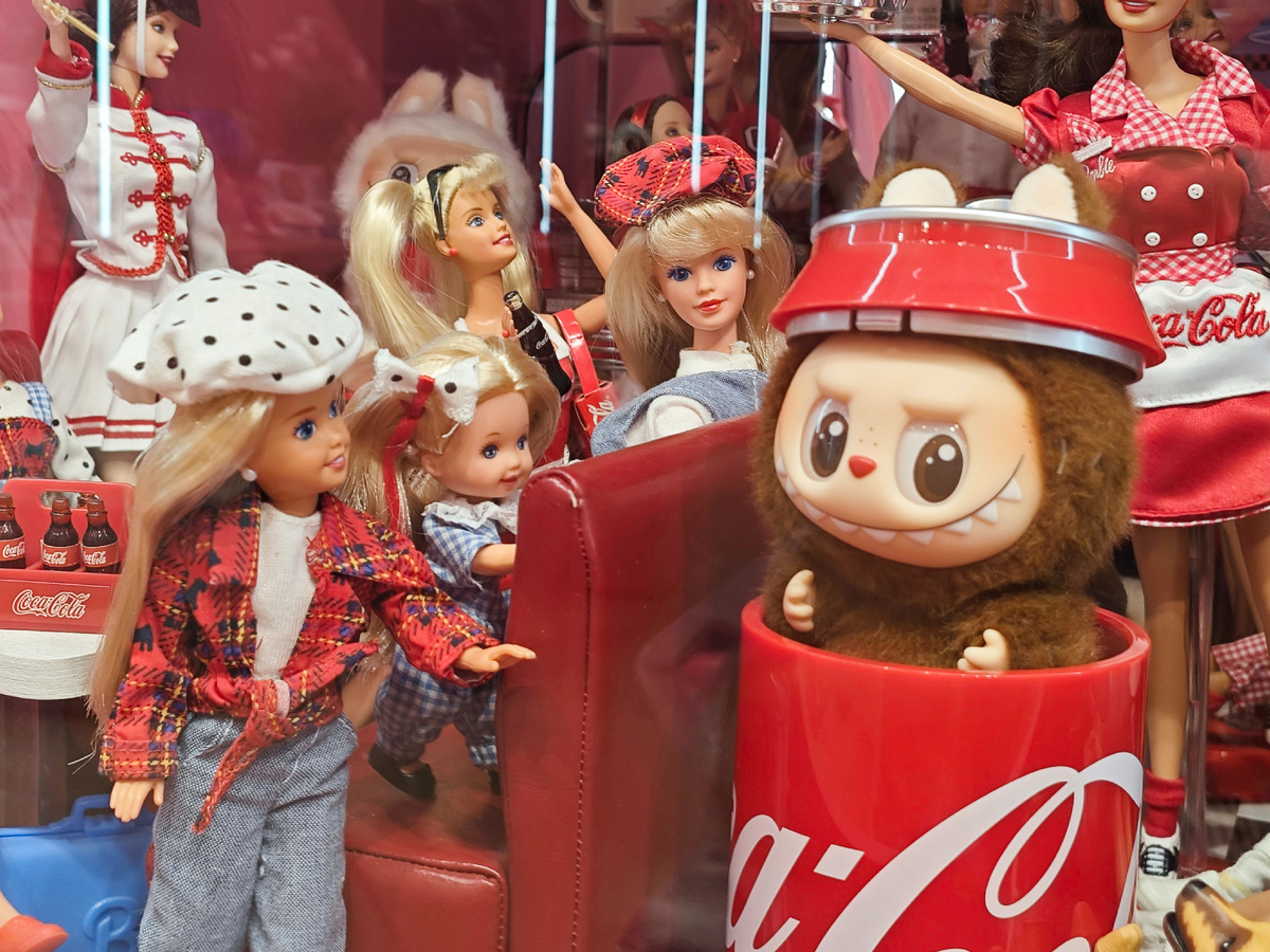 Барби и лабубу