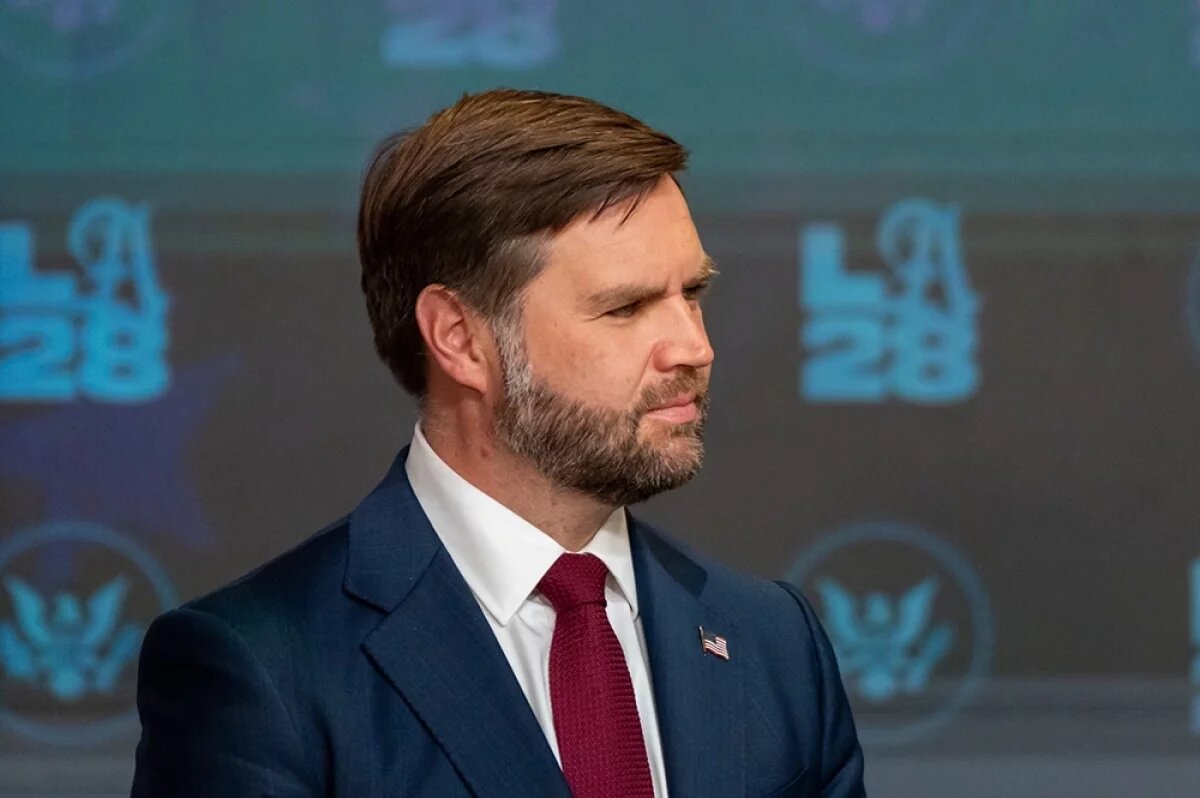    Джэй Ди Вэнс.