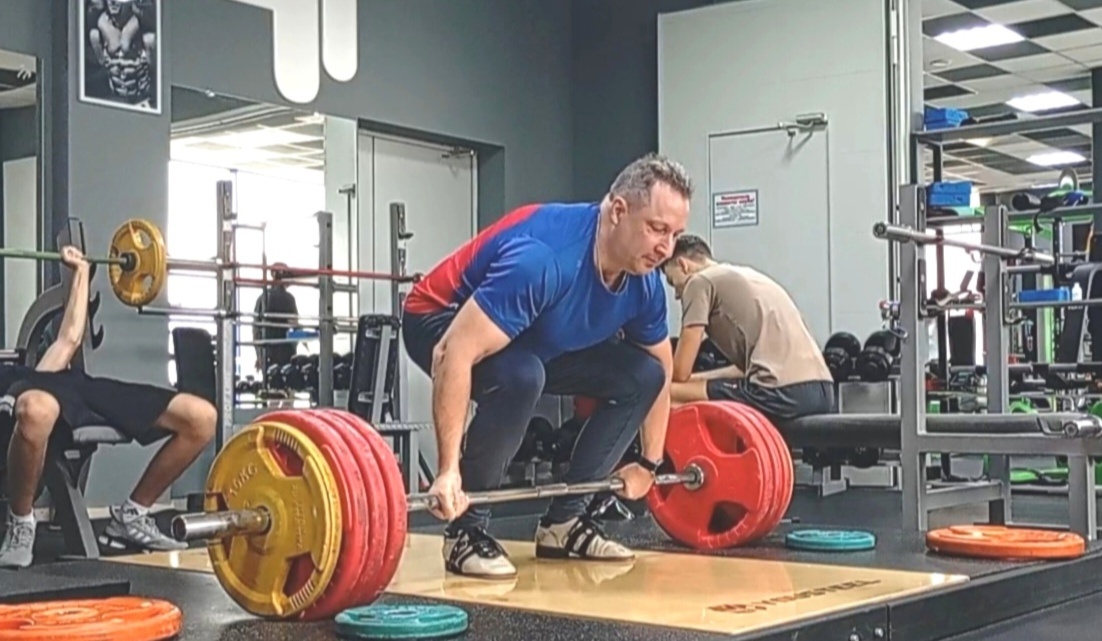 Становая тяга в классике с помоста...