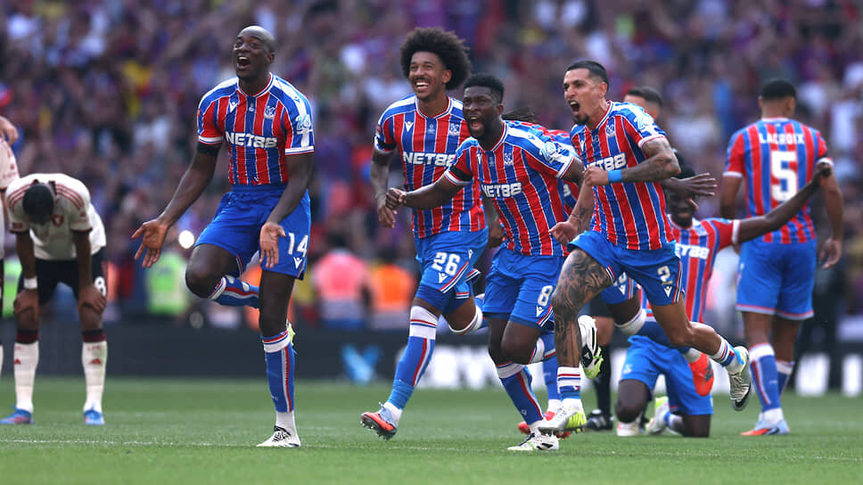 Игроки «Кристал Пэлас» после матча.📷Фото: Toby Melville / Reuters