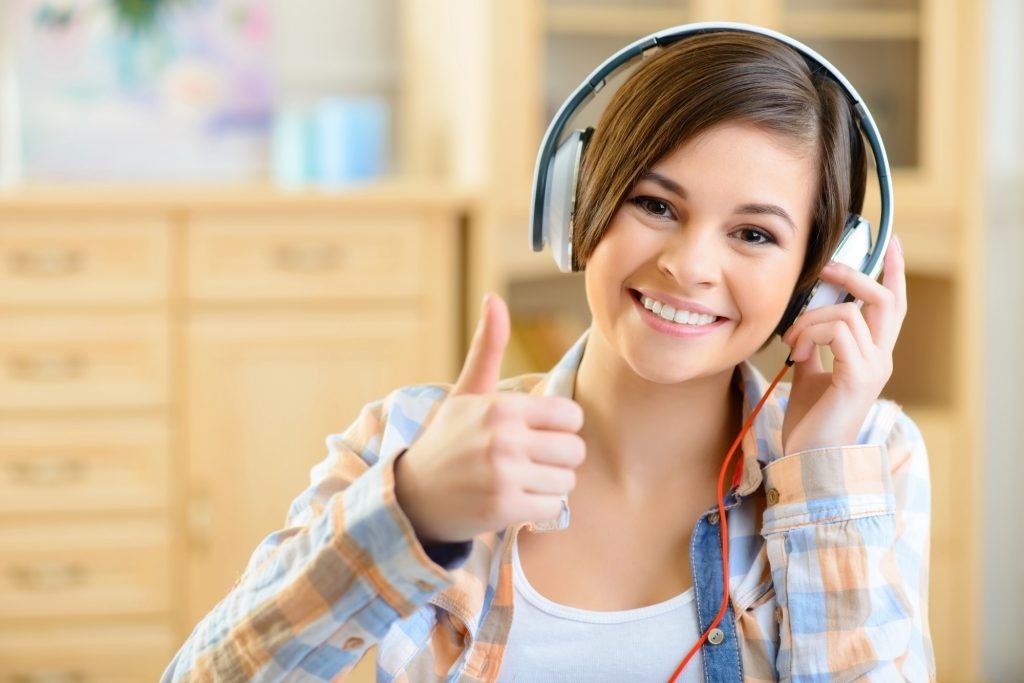 Слушаем любимый трек источник яндекс картинки