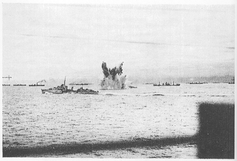 Атака немецкими самолётами эсминца HMS Eskimo (F75) в составе конвоя