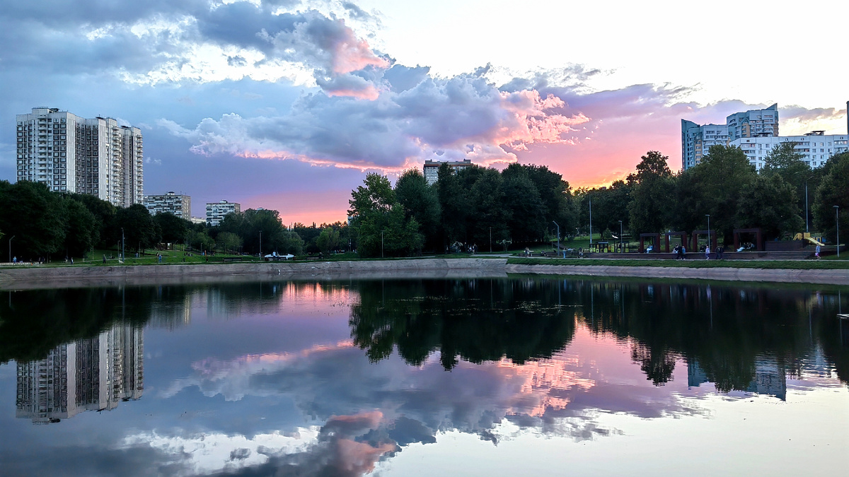 У кого-то отражение заката в воде, у кого-то статьи - отражение характера. Фото автора