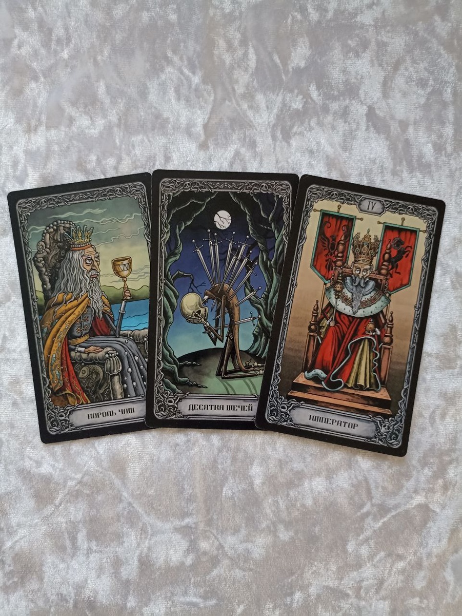 🍀🍀🍀Как нужно строить отношения с будущим партнёром? 

Вы - умная, независимая  женщина. Любите изучать все неизведанное. У Вас проницательный взгляд и мощная интуиция. Вы должны быть магнитом, но и некой тайной для своего партнёра. Глубокие эзотерические знания помогут Вам раскрыть сущность партнёра. Вы будете знать о нем все, но не рассказывайте, не договаривайте, не подпускайте его близко; будьте для него загадкой. 

Отправляйтесь в отпуск, устраивайте праздники, выезжайте на природу, наслаждайтесь прекрасным... Единомыслие и выгодные предложения выведут на стабильные и крепкие отношения. Ожидается свадьба, успех в работе и достойная зарплата. 

Любовь, взаимные чувства, партнерство и дружба сохранят между Вами гармонию. Будьте равноправными партнёрами, не позволяйте себя унижать, в любых вопросах имейте свое мнение, и тогда Ваш союз будет долгим и счастливым! 
