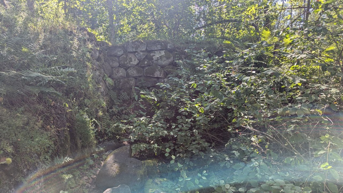 Превосходно сохранившеяся часть стены.