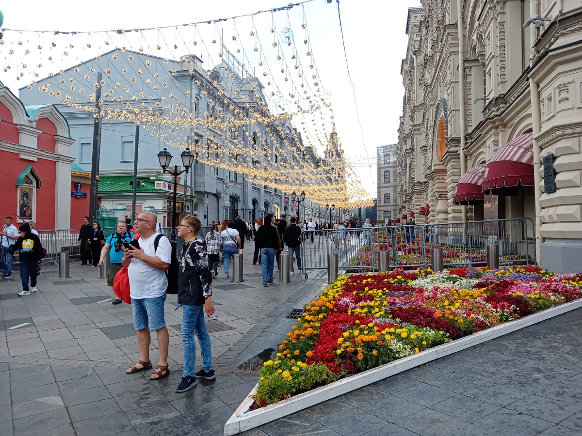 На входе в ГУМ на Никольской (все фото автора) 