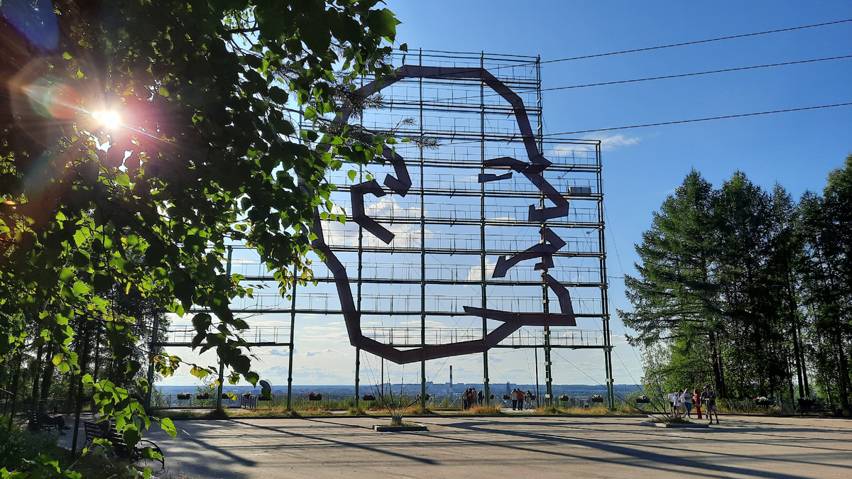 Профиль Ленина и смотровая площадка. Фото автора статьи.