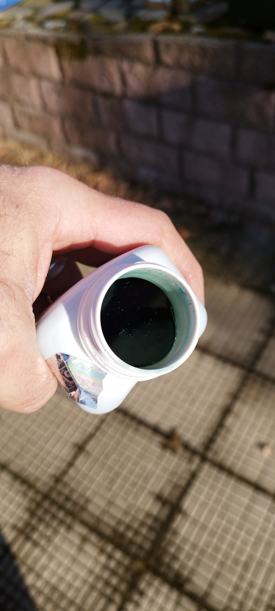 цвет — ядовито-зелёный…