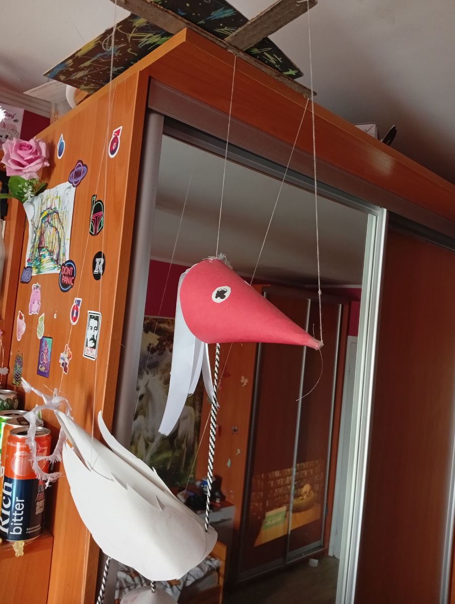 Вот эту марионеточную птЫчку они делали дома и сдавали для итоговой оценки. Это на пятёрку. 