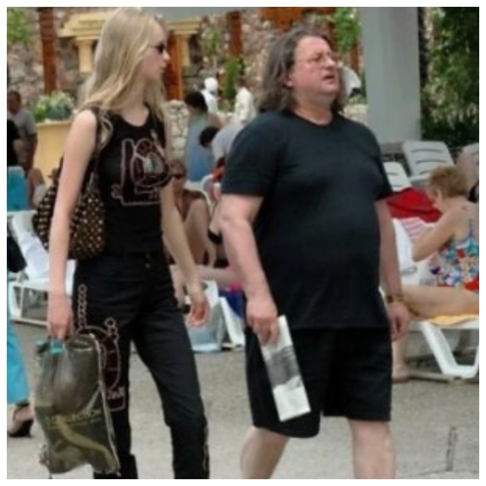 Вот такая парочка. Конечно, они вместе по любви