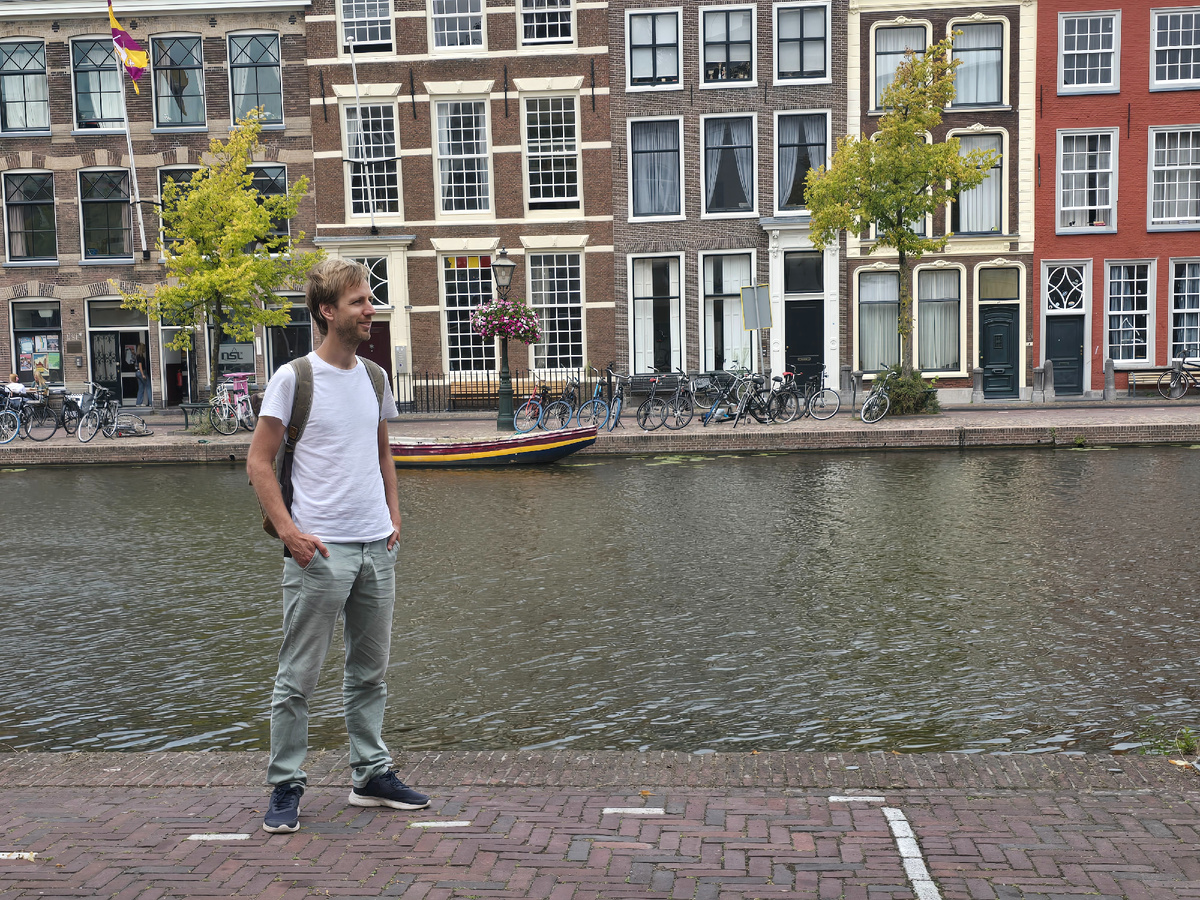 Привет! Меня зовут Махил, и я голландец в России. Но на летние каникулы я с моей семьёй приехал к мне на Родину - в Голландию. И в эти дни рассказываю о самом интересном, что вижу.