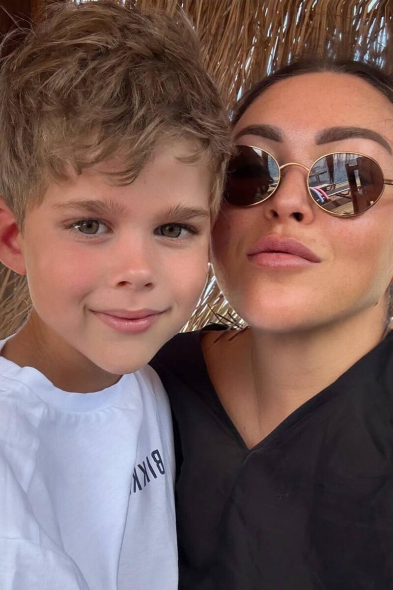    Ирина Дубцова с сыном Ивана Петренко соцсети