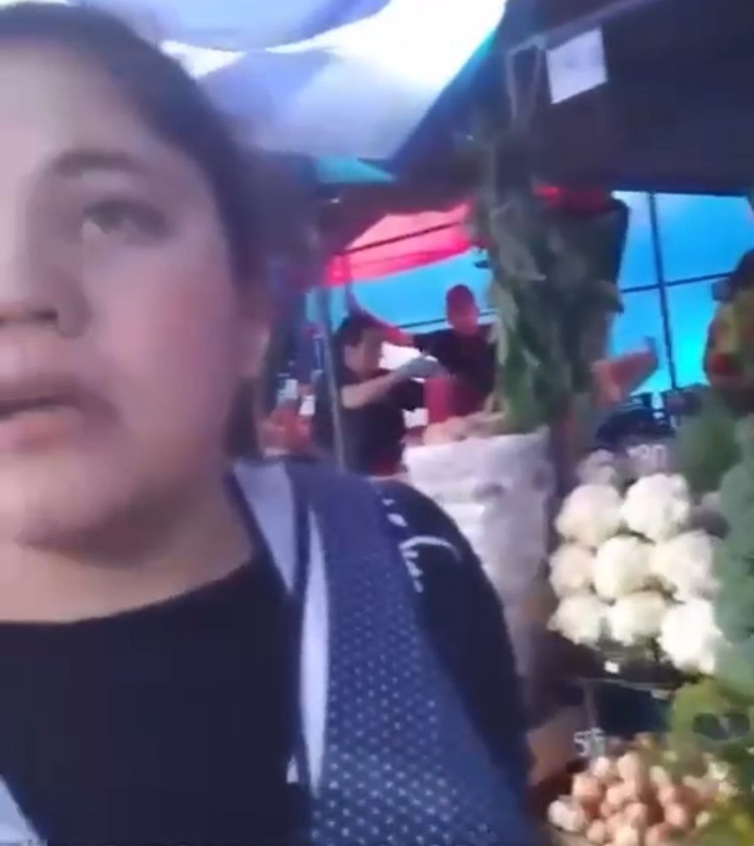 Весы у торговки фруктами оказались с секретом.Фото: Многонационал