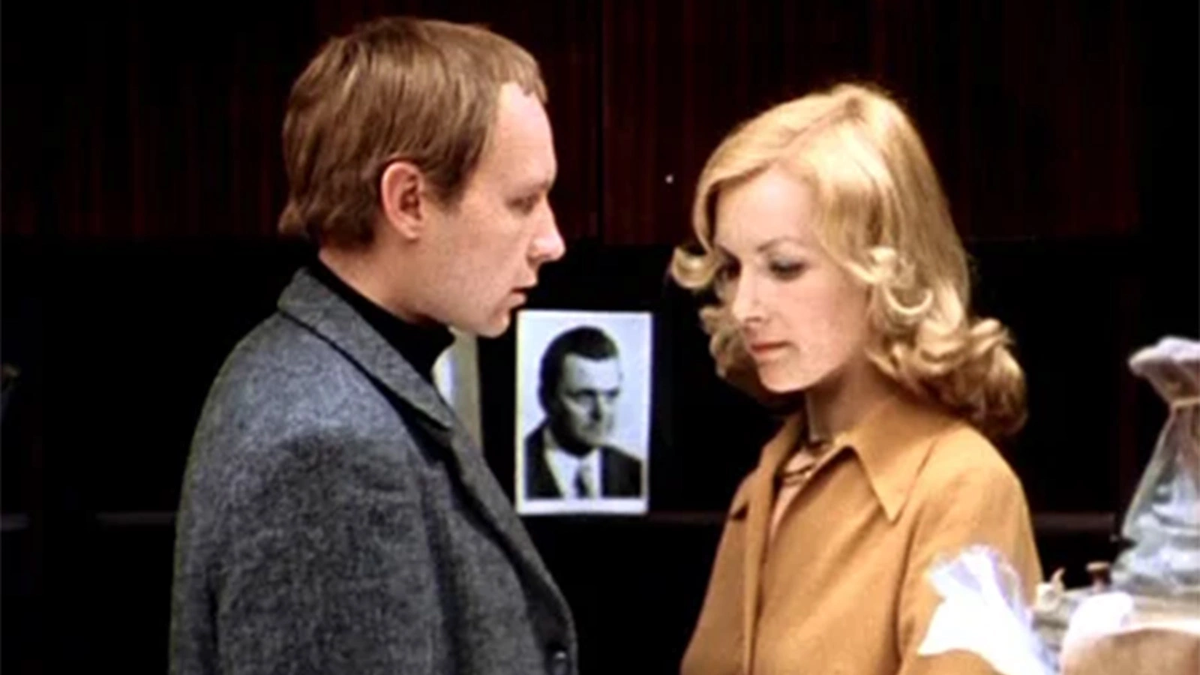 Кадр из фильма "Ирония судьбы, или С лёгким паром!"