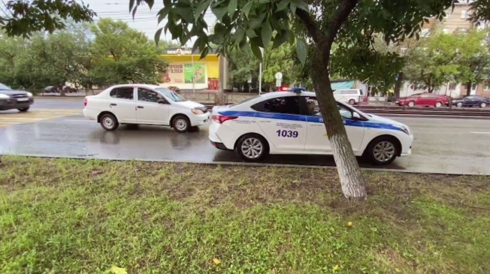    В Бийске автомобиль сбил двух детей-пешеходов. Источник: Госавтоинспекция ГУ МВД России "Бийское"