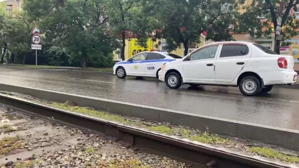    В Бийске автомобиль сбил двух детей-пешеходов. Источник: Госавтоинспекция ГУ МВД России "Бийское"