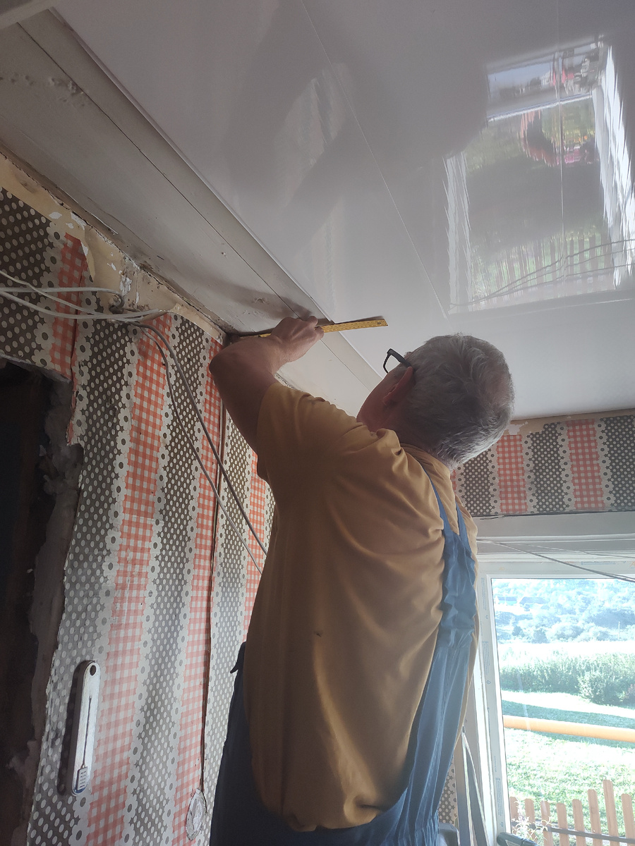 Совсем скоро будет у нас беленький потолок) Фото автора