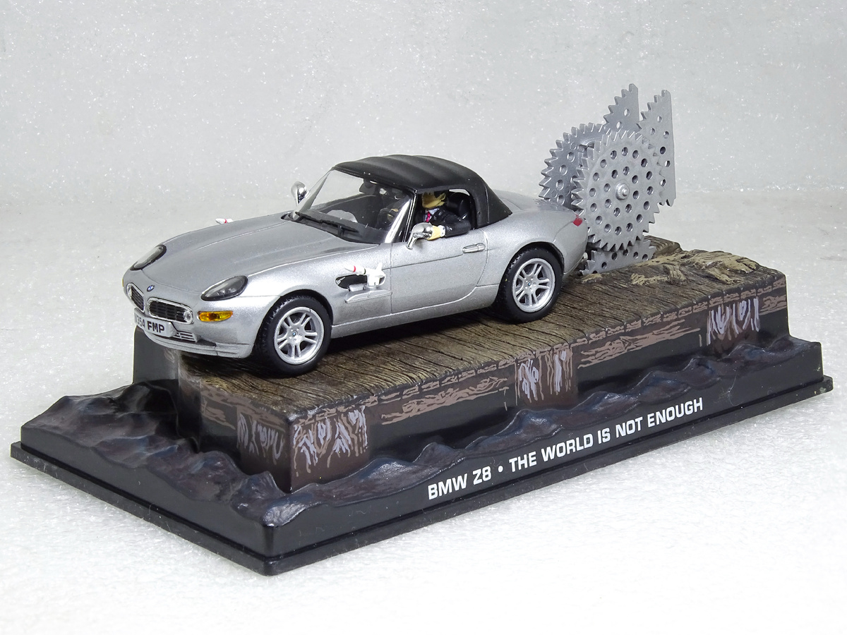 Рис. 1. Модель автомобиля BMW Z8 из фильма «И целого мира мало» из журнальной серии «James Bond car collection» в масштабе 1:43