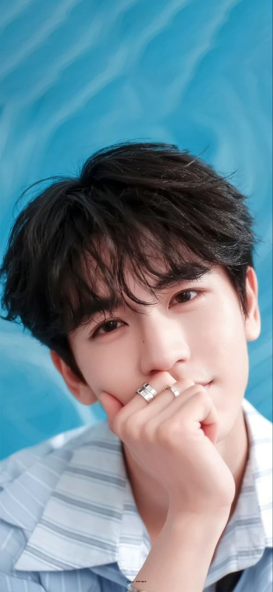 Чжан Линхэ, 27 лет. Листайте галерею...