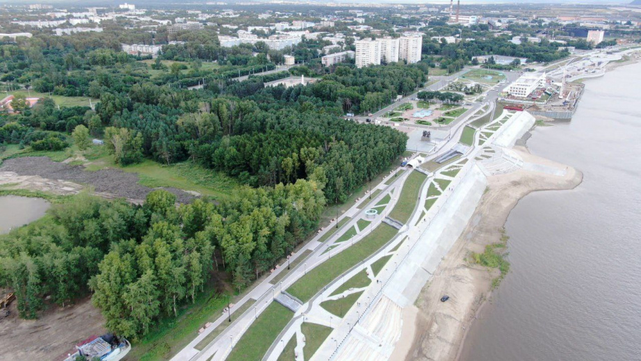 Новая набережная – это современное общественное пространство протяженностью 2,8 км / Фото: Антон Шевченко, пресс-служба губернатора Хабаровского края