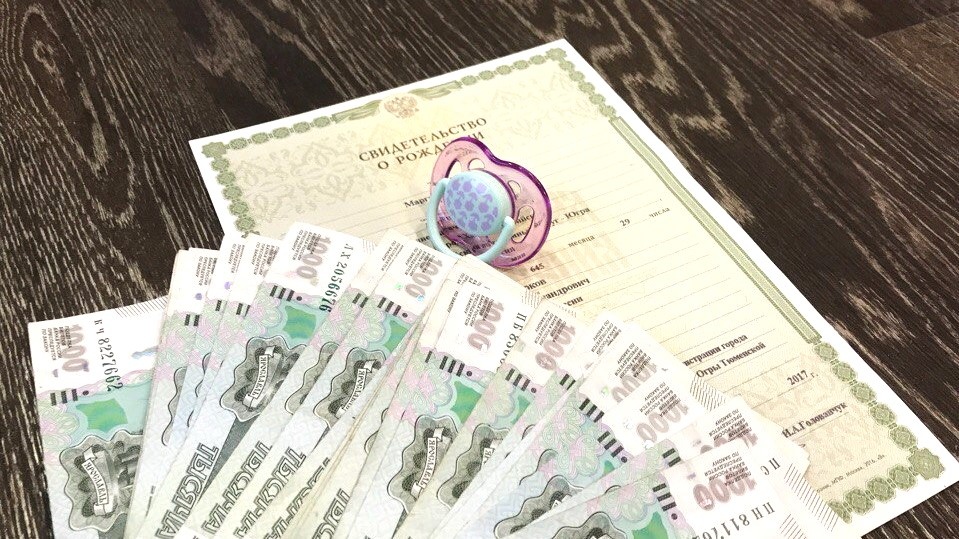    С 1 сентября студентки Югры будут получать увеличенное пособие по беременности и родам