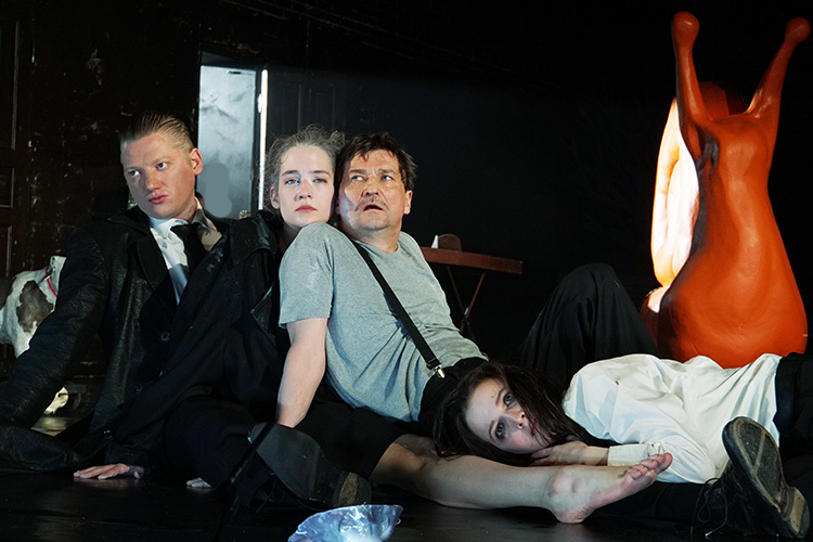    Бутусов — один из редких современных российских режиссеров, к которому корректно применять определение «культовый».   
Фото: © Ekaterina Tsvetkova/Global Look Press / www.globallookpress.com