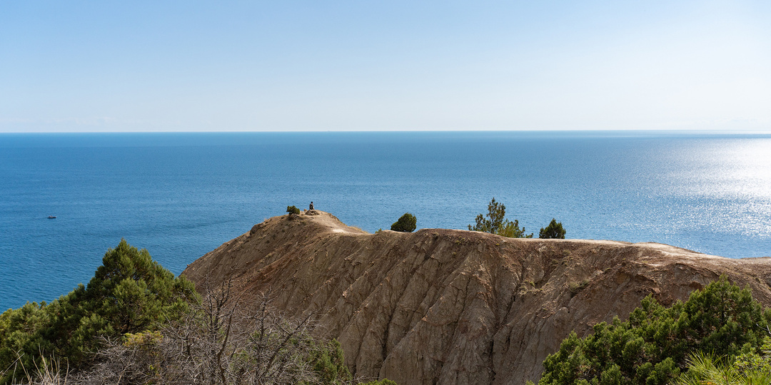Прогулка по побережью: исследуем живописные тропы от Балаклавы до пляжа Инжир.