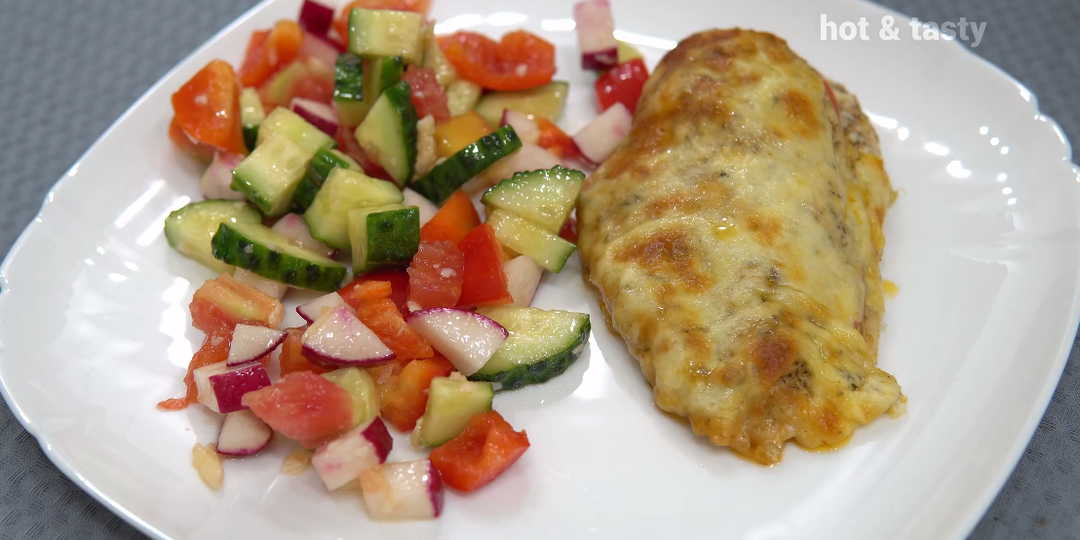 Фаршированная куриная грудка с помидором и сулугуни — нежно, сочно и ароматно