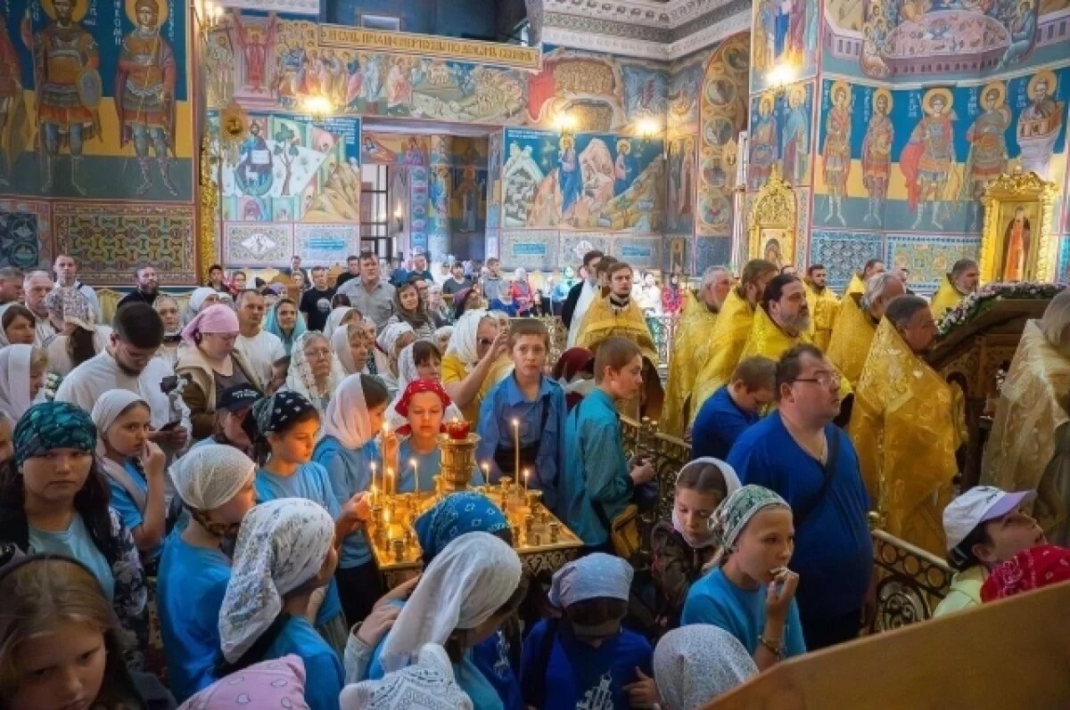    В Калуге приняли ковчег с мощами православного святого