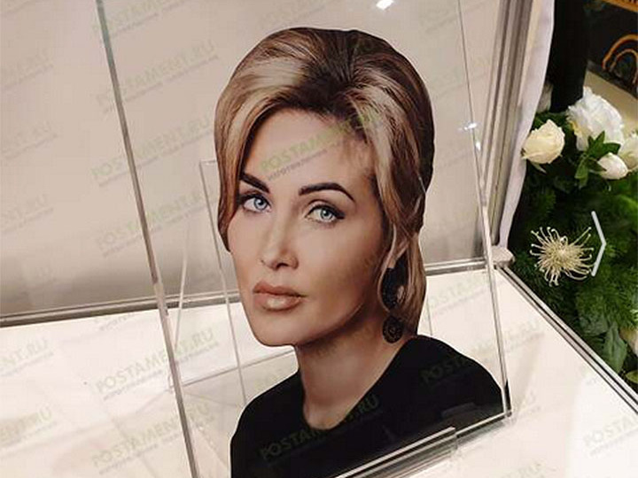 Стеклянный портрет на памятник - долговечность и красота.