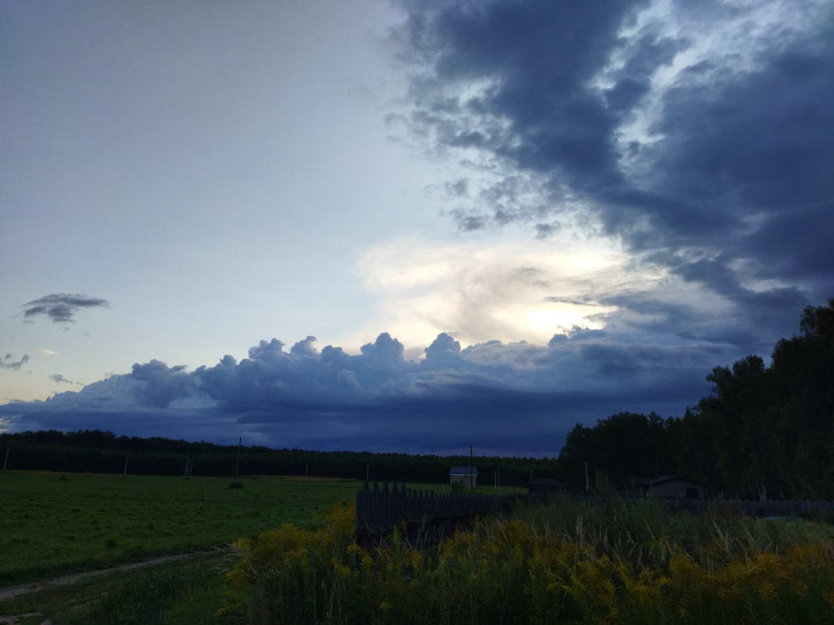 Вчерашний вечер под Городцом. Там за лесочком деревня и Волга (Горьковское море)