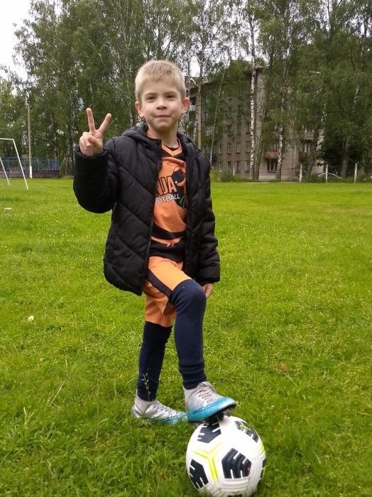 Воспитанник футбольного клуба «Ниндзя» из Острова Александр Григорьев вошёл в состав сборной России «Зенит-Чемпионика»
Фото: Олеся Григорьева