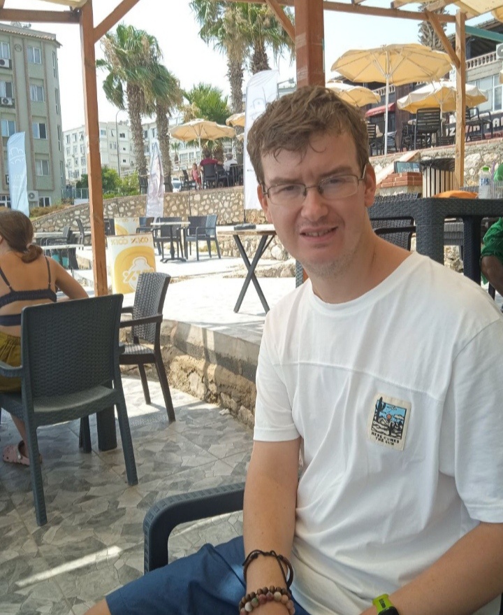 Это фото Егора из любимого кафе