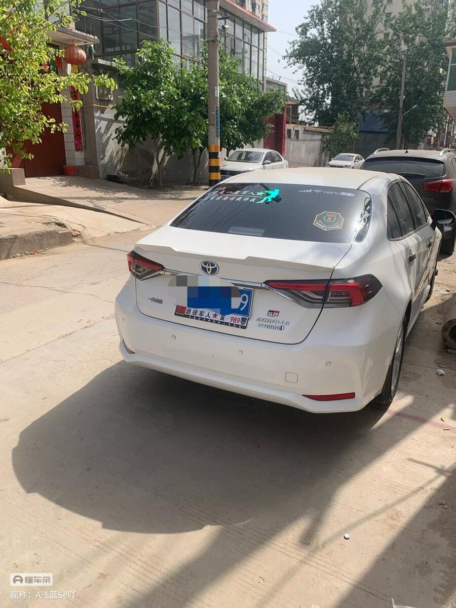 Фото 2. Вид сзади на Toyota Corolla.