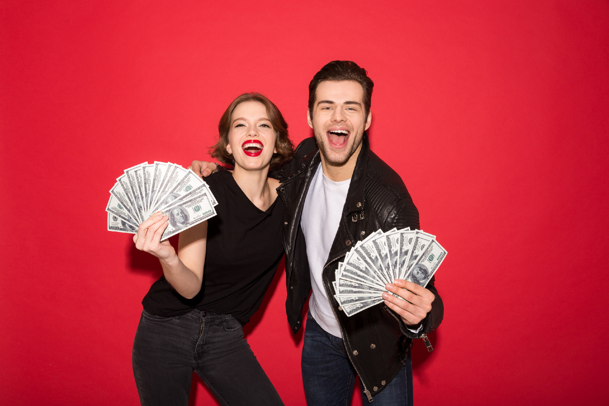 Статистически, во многих парах ссоры зачастую начинаются из-за финансовых вопросов. Как вести бюджет, чтобы не скандалить, есть ли правильный ответ? Разбираемся! Фото: freepik.com