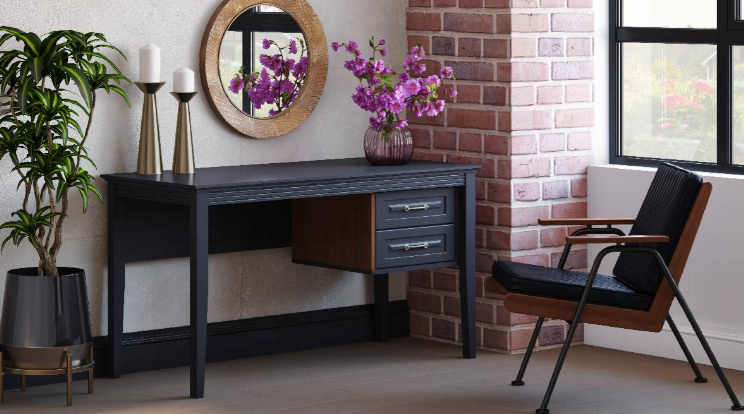 Стол Marsell Pro — строгий силуэт и солидная фактура.
