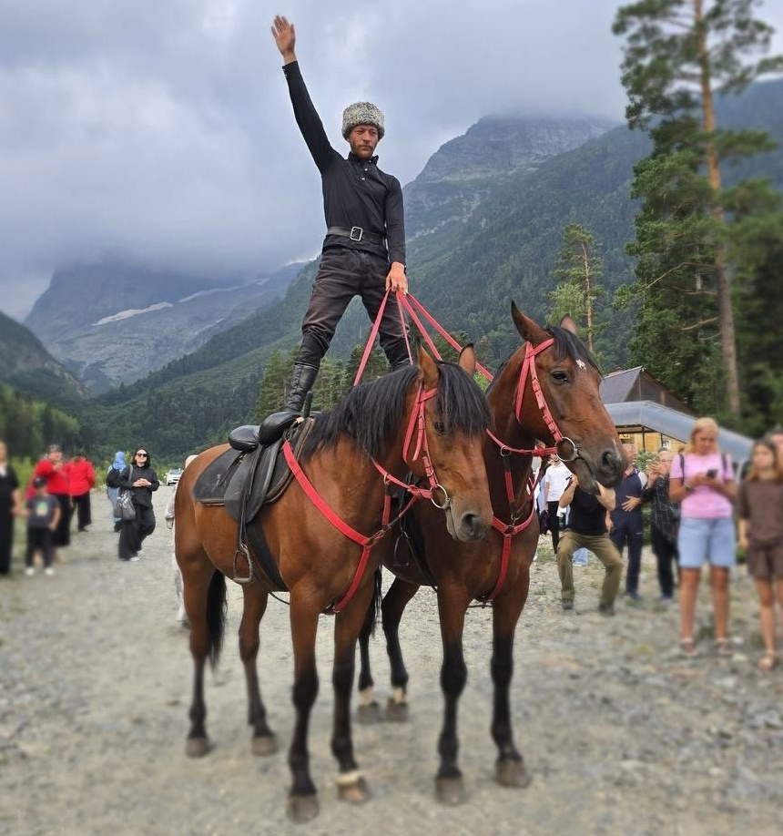 Какой этнофестиваль без джигитов!