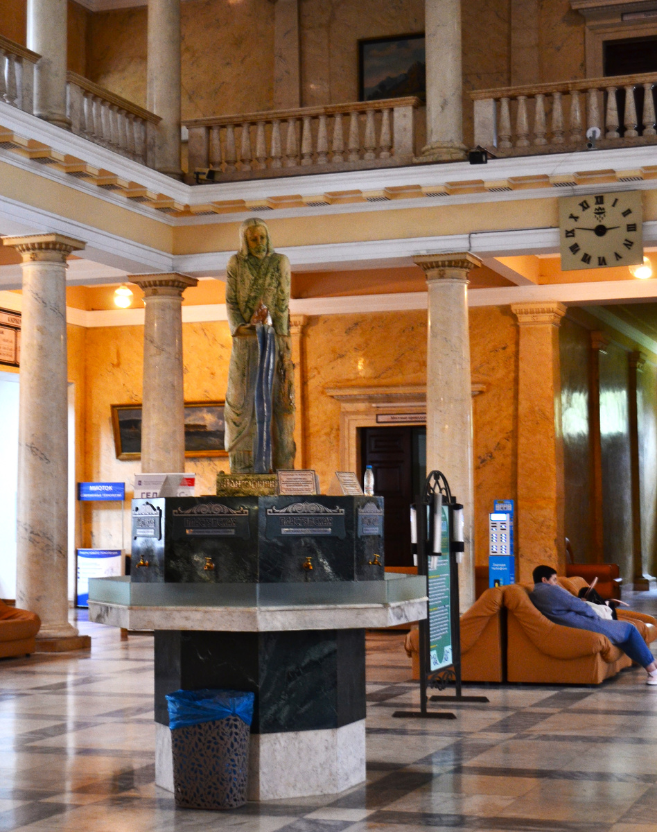 Питьевая миниральная вода в корпусе Мацесты