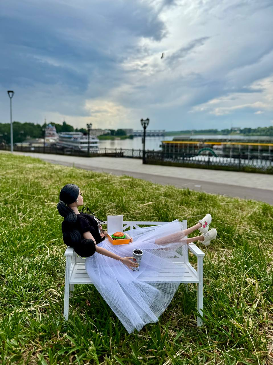 Айла на набережной