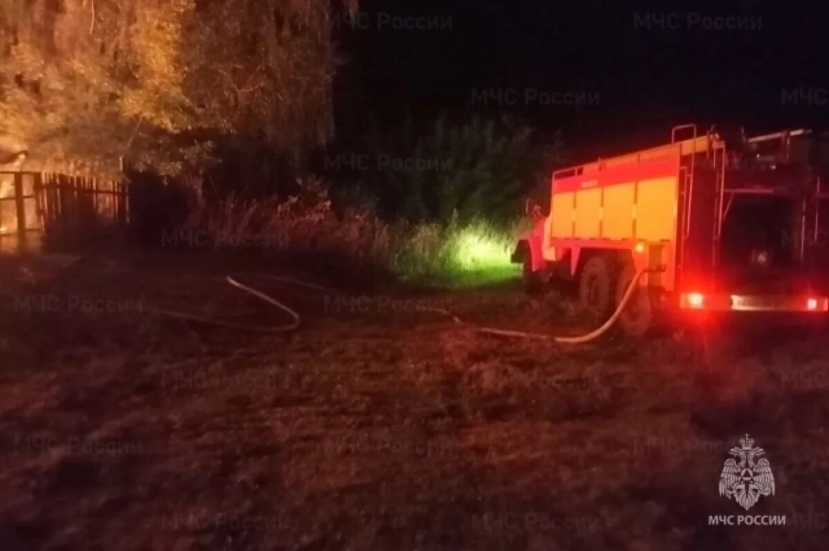    Ночью 11 августа в Навлинском районе Брянской области загорелся частный дом
