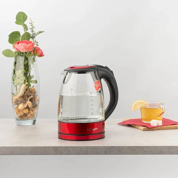 Облепиховый чай — яркий, ароматный, полезный. Этот напиток очень популярен осенью: считается, что в ягодах очень много витамина С и антиоксидантов, так что его пьют и для профилактики простуды. По витамину С облепиха — один из рекордсменов, ведь в ней его содержание выше, чем в апельсинах.Вкусный чай с облепихой отличается характерным привкусом и небольшой кислинкой. Интересно, что пюре из таких ягод отлично сочетается как с медом, так и с разными специями. Поэтому напиток можно сделать и пряным, и сладким. Он может сочетаться с пряниками, печеньем, любым десертом. А еще он отлично согревает!