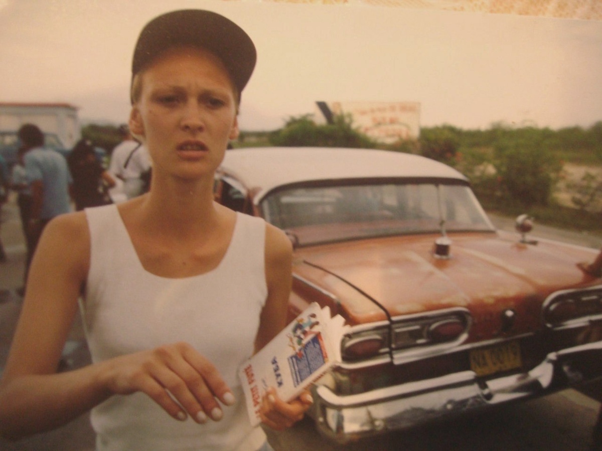 Нашла только одну фото со мной на Кубе в компе. Уставшая и злая)