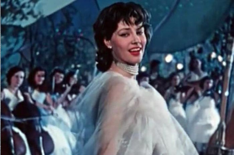 Кадр из комедии "Матрос с «Кометы»", реж. Исидор Анненский, 1958 год