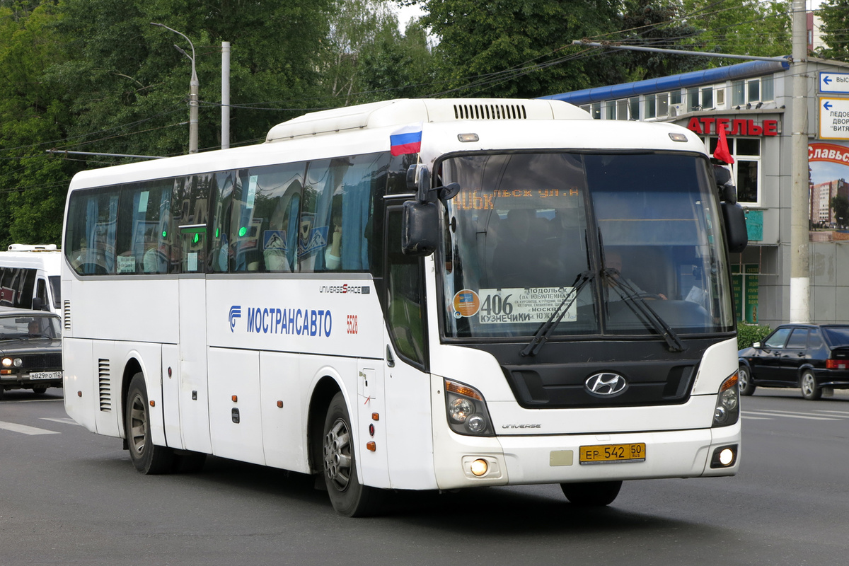 Автобус Hyundai Universe Подольской автоколонны на маршруте №406 ещё прежней трассой до станции метро "Южная". 2015 год. Фотография автора канала. 